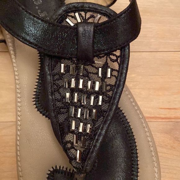 💫4/30 J.J’S Black Lace Jewelled Faux Leather Thong Sandals - Picture 4 of 9